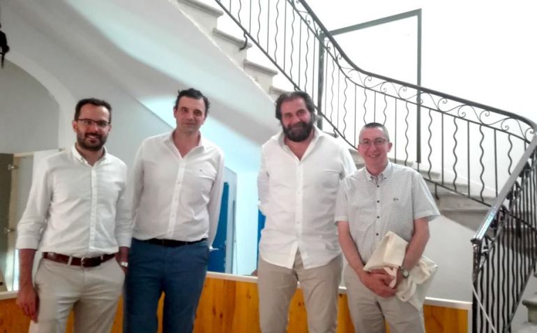 Los hermanos Cayón y las autoridades inspeccionaron la sala de exposiciones que abrirá el 18 de julio. Los hermanos Cayón y las autoridades inspeccionaron la sala de exposiciones que abrirá el 18 de julio.