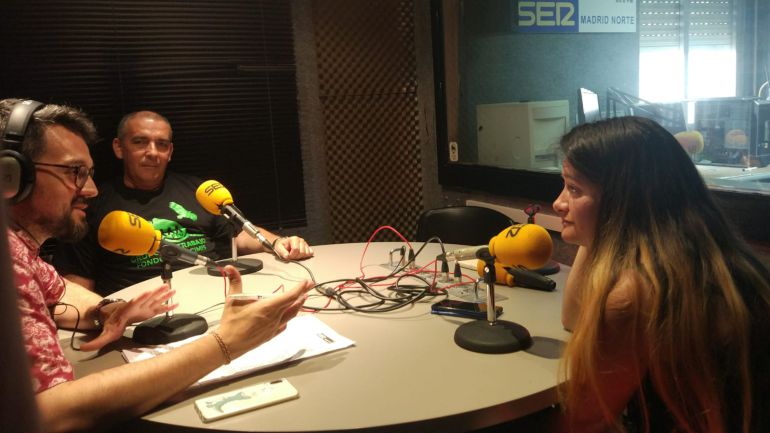 La portavoz de las familias afectadas, Ruth Melia, con el representante de la PAH de Sanse La portavoz de las familias afectadas, Ruth Melia, con el representante de la PAH de Sanse