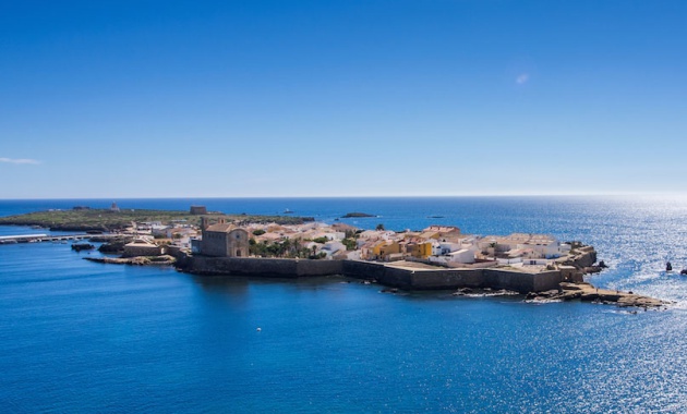 La isla de Tabarca recupera su historia en el libro ‘Crónicas de Nueva Tabarca’ La isla de Tabarca recupera su historia en el libro ‘Crónicas de Nueva Tabarca’