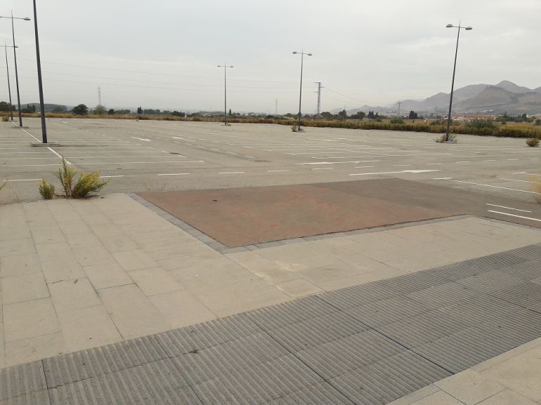 Imagen del aparcamiento de Juncaril meses atrás, antes de ser habilitado Imagen del aparcamiento de Juncaril meses atrás, antes de ser habilitado