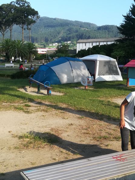 La sombra es un bien codiciado estos días, para colocar las tiendas. La sombra es un bien codiciado estos días, para colocar las tiendas.
