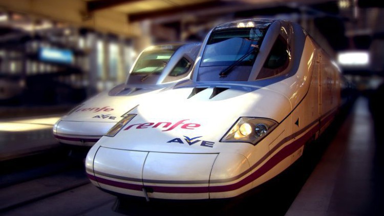 Renfe denunciará a los 13 viajeros de una despedida que retrasó un AVE