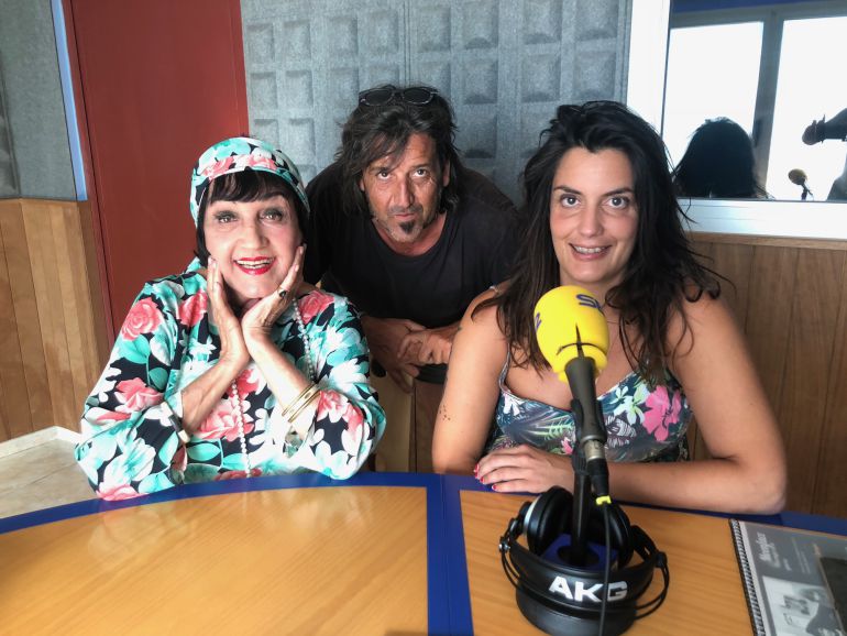 La corresponsal de guerra y los productores han pasado por la radio La corresponsal de guerra y los productores han pasado por la radio
