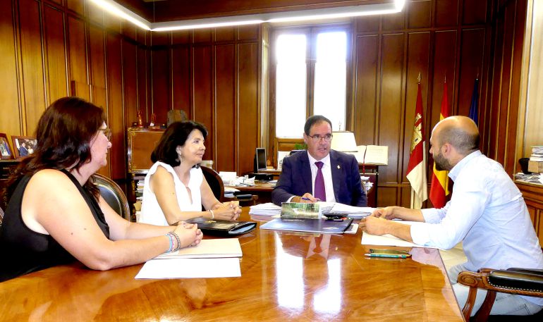 Reunión con representantes de ADERA Reunión con representantes de ADERA