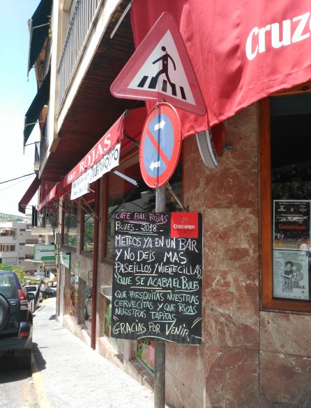 No faltan los ocurrentes carteles en los frecuentados locales, bares y restaurantes del municipio No faltan los ocurrentes carteles en los frecuentados locales, bares y restaurantes del municipio
