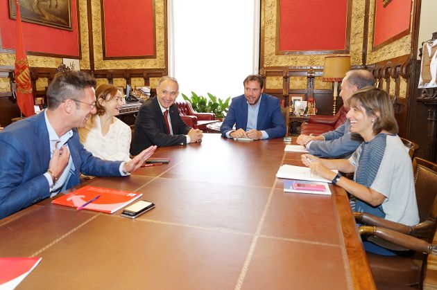 Ayuntamiento y Universidad pretenden evitar que 400 empleos cualificados se queden sin cubrir Ayuntamiento y Universidad pretenden evitar que 400 empleos cualificados se queden sin cubrir