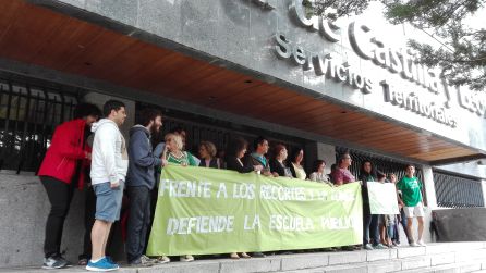 Concentración ante la Dirección Provinicial de Educación Concentración ante la Dirección Provinicial de Educación