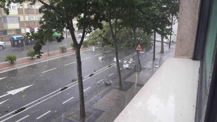 La intensa tromba de agua y granizo en Zaragoza deja 150 incidencias