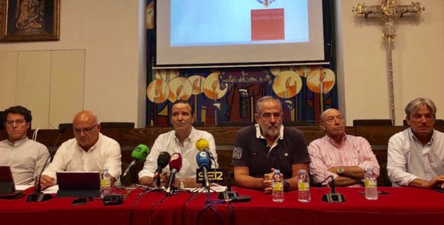 Los miembros de la Agrupación durante la rueda de prensa Los miembros de la Agrupación durante la rueda de prensa