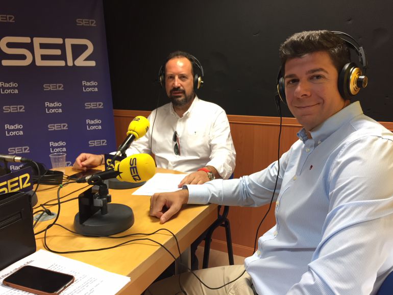 Ángel García Aragón (decano del Colegio de Abogados de Lorca) y Alejandro Piccinetti (Agrupación de Jóvenes Abogados de Lorca) Ángel García Aragón (decano del Colegio de Abogados de Lorca) y Alejandro Piccinetti (Agrupación de Jóvenes Abogados de Lorca)