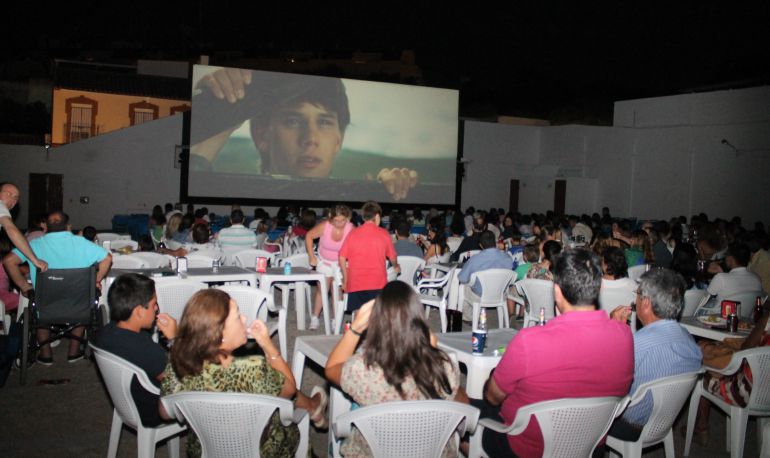 El cine de verano de Tomares sigue siendo una delicia después de 54 años El cine de verano de Tomares sigue siendo una delicia después de 54 años