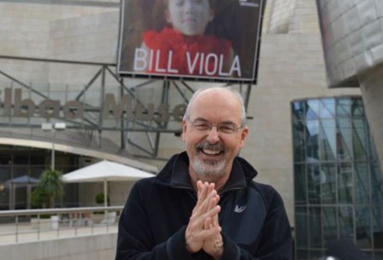 Bill Viola, ante el Guggenheim de Bilbao en 2017 Bill Viola, ante el Guggenheim de Bilbao en 2017