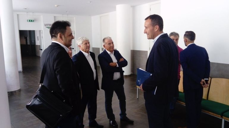 El alcalde de Elche Carlos González, a la derecha, habla con el exconsejero franjiverde Daniel Rubio El alcalde de Elche Carlos González, a la derecha, habla con el exconsejero franjiverde Daniel Rubio