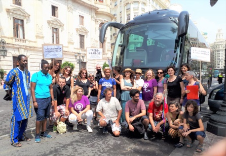 El grupo de activistas de la Comuidad Valenciana antes de partir hacis Sal (Girona) El grupo de activistas de la Comuidad Valenciana antes de partir hacis Sal (Girona)