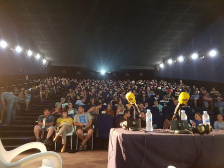 Sala de los cines Aqualon repleta de público Sala de los cines Aqualon repleta de público