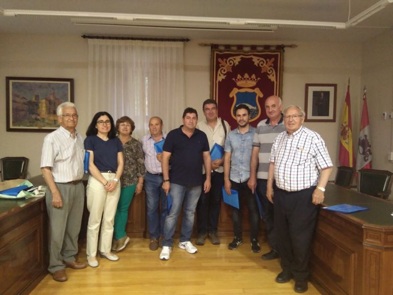 Alcaldes de los municipios que integran la recién constituída Asociación Sierra de Ayllón Alcaldes de los municipios que integran la recién constituída Asociación Sierra de Ayllón