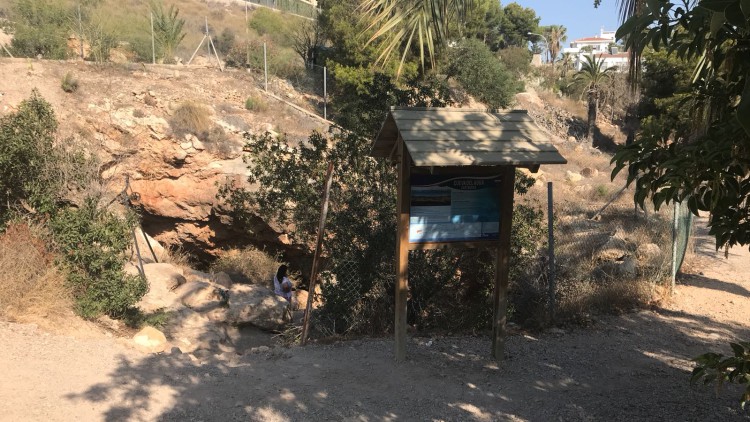 MC pide seguridad para el entorno de la Cueva del Agua
