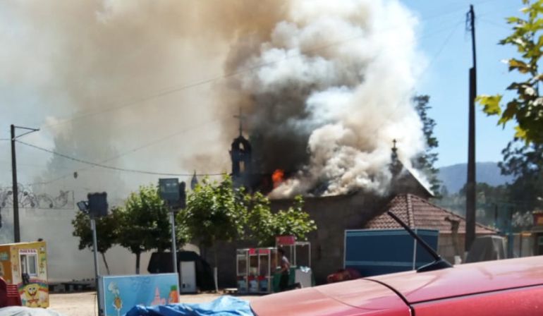 Incendio en la iglesia de San Campio situada en la parroquia porriñesa de Pontellas. Incendio en la iglesia de San Campio situada en la parroquia porriñesa de Pontellas.
