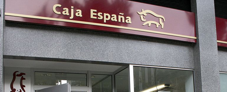 Los sindicatos creen que la dependencia del ladrillo acabó con Caja España Los sindicatos creen que la dependencia del ladrillo acabó con Caja España