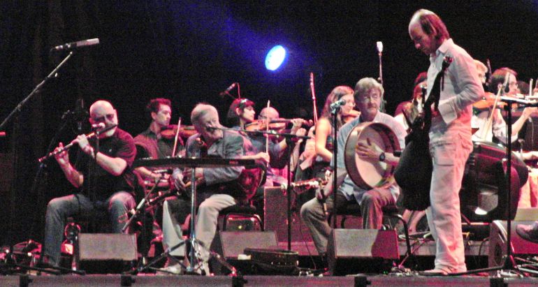 Carlos Núñez durante un concierto Carlos Núñez durante un concierto