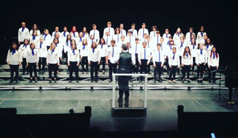 El Coro está formado por alumnos y ex alumnos del instituto Francisco Umbral de Ciempozuelos. El Coro está formado por alumnos y ex alumnos del instituto Francisco Umbral de Ciempozuelos.