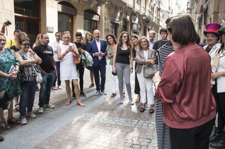 Durante la presentación de las rutas guiadas en uno de los locales que participan Durante la presentación de las rutas guiadas en uno de los locales que participan