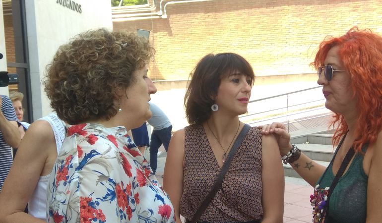 Juana Rivas a la salida del Juzgado Juana Rivas a la salida del Juzgado