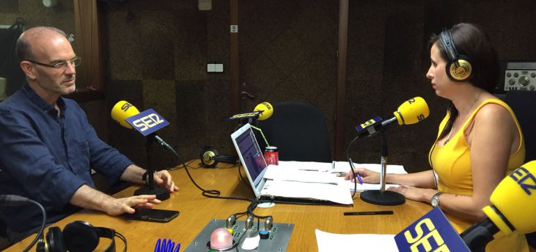 Vazquez Barquero en los estudios de Radio Ourense Vazquez Barquero en los estudios de Radio Ourense