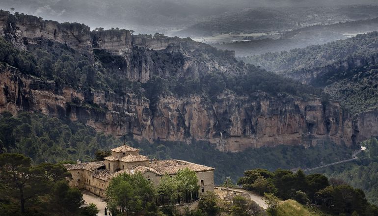 Vista panorámica del convento de San Miguel de las Victorias en el Estrecho de Priego (Cuenca). Vista panorámica del convento de San Miguel de las Victorias en el Estrecho de Priego (Cuenca).