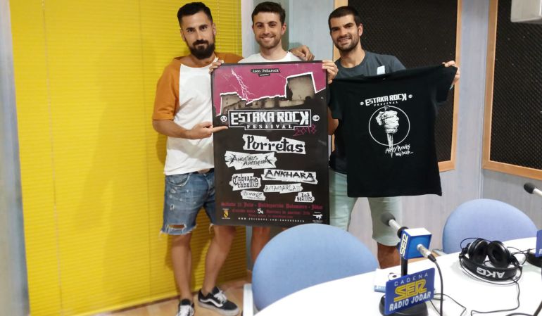 Los miembros de la directiva de 'Peña Rock y sus derivados' presentan el cartel en nuestros estudios Los miembros de la directiva de 'Peña Rock y sus derivados' presentan el cartel en nuestros estudios