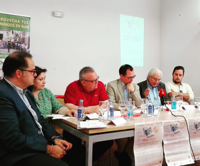 Una de las reuniones que se están celebrando en el Curso de Verano de la Universidad de Alicante Una de las reuniones que se están celebrando en el Curso de Verano de la Universidad de Alicante