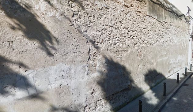Muro donde se ha realizado el grafiti de la comparsa de Juan Carlos Aragón Muro donde se ha realizado el grafiti de la comparsa de Juan Carlos Aragón