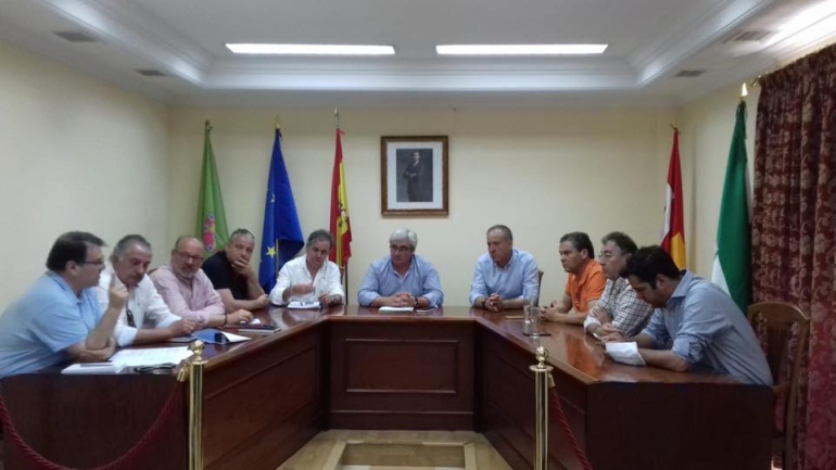 Reunión anterior entre alcaldes y el diputado de Servicios Municipales, Bartolomé Cruz Reunión anterior entre alcaldes y el diputado de Servicios Municipales, Bartolomé Cruz