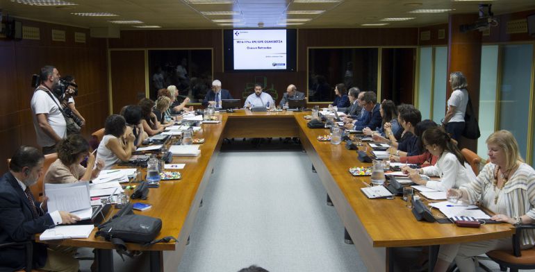 Comparencia de Jon Darpón en la Comisión de Salud del Parlamento Comparencia de Jon Darpón en la Comisión de Salud del Parlamento