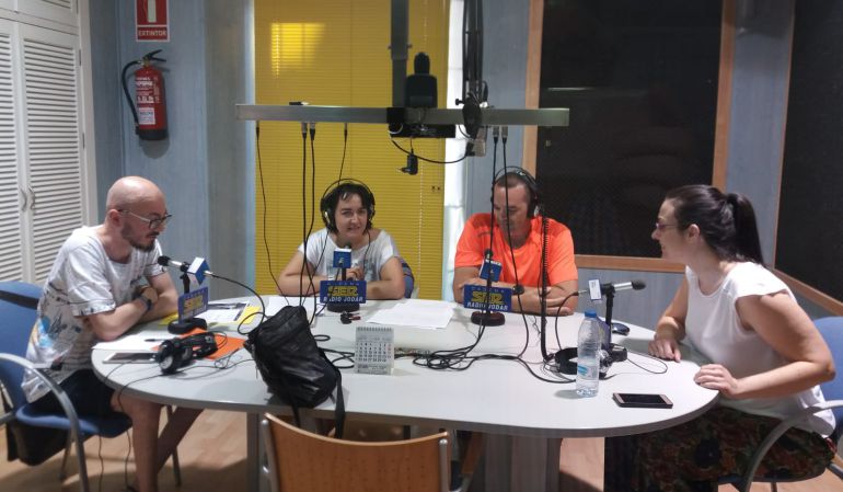 Momento del programa, con las intervenciones de Juan N. (Izquierda) y Ana (Derecha) Momento del programa, con las intervenciones de Juan N. (Izquierda) y Ana (Derecha)