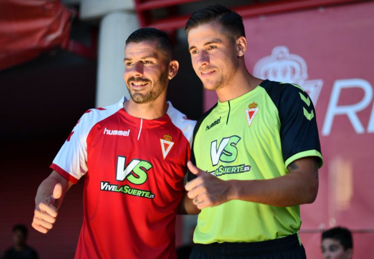 El Real Murcia innova con mangas blancas y el verde lima en su segunda equipación El Real Murcia innova con mangas blancas y el verde lima en su segunda equipación