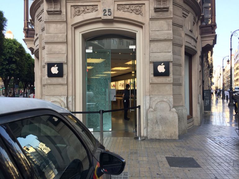 Robo en la tienda Apple en la calle Colón Robo en la tienda Apple en la calle Colón