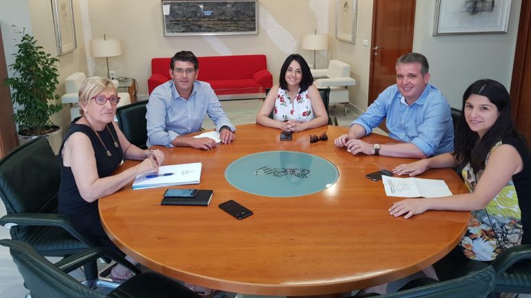 Rodríguez se reúne cono Ana Barceló Rodríguez se reúne cono Ana Barceló