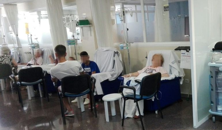 Pacientes oncológicos, de diálisis o de transfusiones son atendidos en uno de los 39 puntos del Hospital de Día del General de Alicante. Pacientes oncológicos, de diálisis o de transfusiones son atendidos en uno de los 39 puntos del Hospital de Día del General de Alicante.