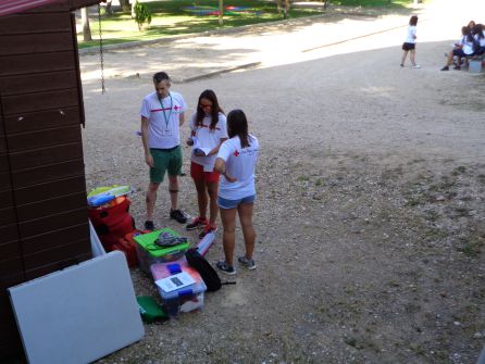 Los voluntarios de Cruz Roja ultiman los preparativos de la jornada a primera hora de la mañana Los voluntarios de Cruz Roja ultiman los preparativos de la jornada a primera hora de la mañana