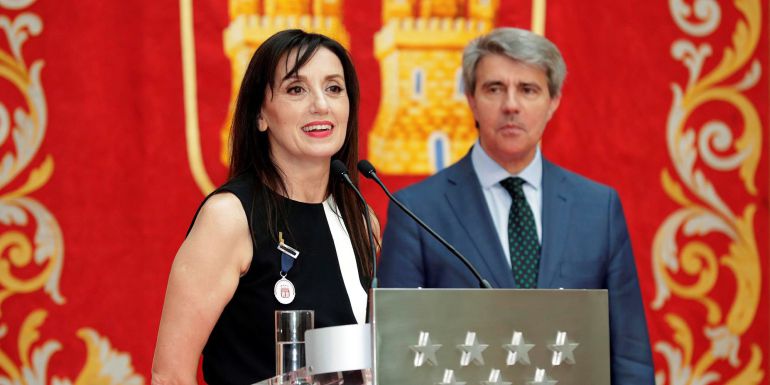 La cantante Luz Casal recoge la medalla en la Real Casa de Correos La cantante Luz Casal recoge la medalla en la Real Casa de Correos