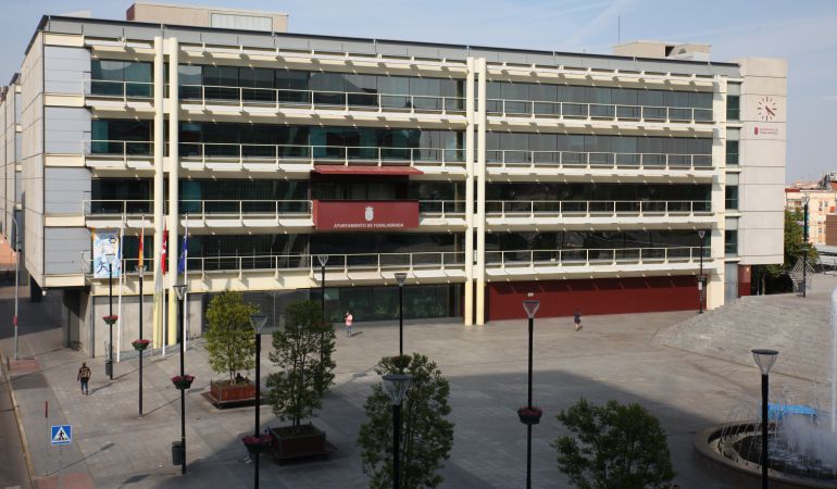 La oposición del PP cuestiona la contratación de la hija del ex alcalde de la ciudad. La oposición del PP cuestiona la contratación de la hija del ex alcalde de la ciudad.
