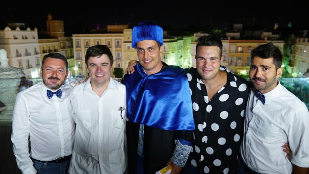 Pedro Espinosa, Javier Caravaca, Sergio Marín, Roberto Gómez y Edu Marín, en la final del Doctorado Honoris Cádiz Pedro Espinosa, Javier Caravaca, Sergio Marín, Roberto Gómez y Edu Marín, en la final del Doctorado Honoris Cádiz