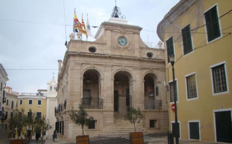 Toque de atención del Defensor del Pueblo a Maó. Toque de atención del Defensor del Pueblo a Maó.
