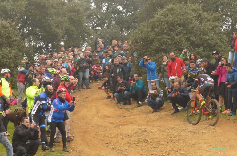 Un momento de la Andalucía Bike Race Un momento de la Andalucía Bike Race