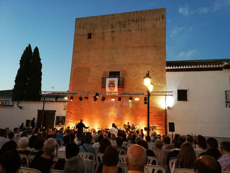Foto de archivo de un acto cultural en El Torreón, de Las Gabias (Granada) Foto de archivo de un acto cultural en El Torreón, de Las Gabias (Granada)