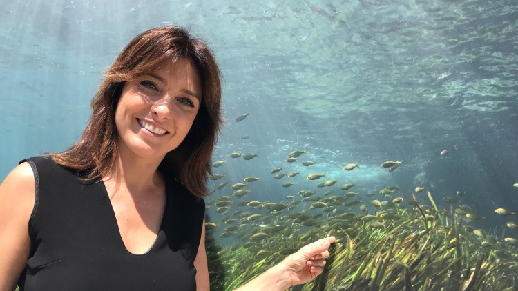 La periodista Helena Resano participa en la campaña 'Vive la Posidonia'