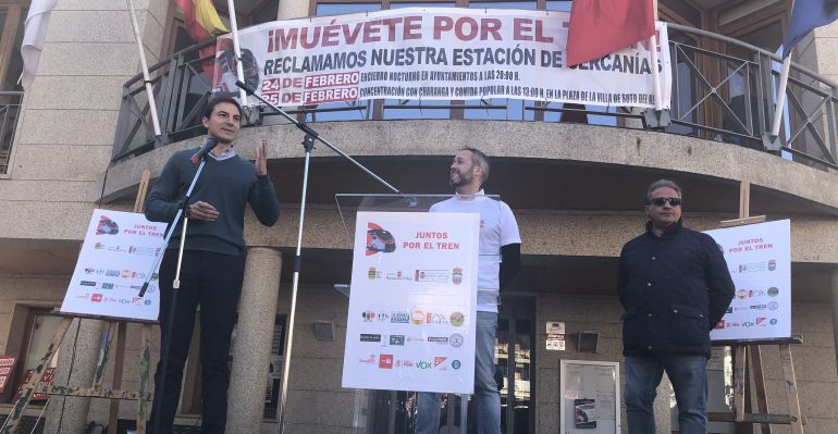 Soto, Manzanares y Miraflores unidos por el Cercanías en una movilización Soto, Manzanares y Miraflores unidos por el Cercanías en una movilización