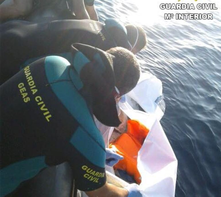 Alicante: Hallan un cadáver en avanzado estado de descomposición en una playa de Villajoyosa Alicante: Hallan un cadáver en avanzado estado de descomposición en una playa de Villajoyosa