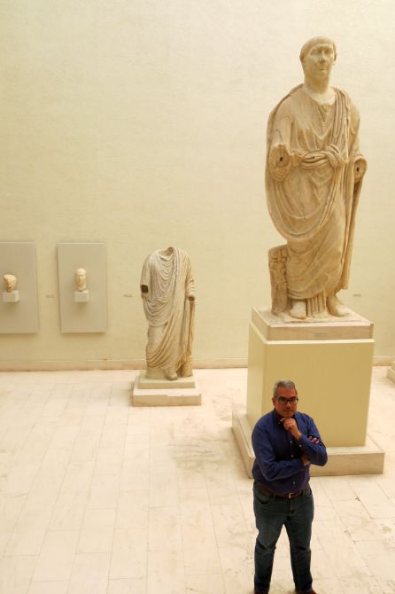El director del Museo de Cádiz posa en la sala romana El director del Museo de Cádiz posa en la sala romana